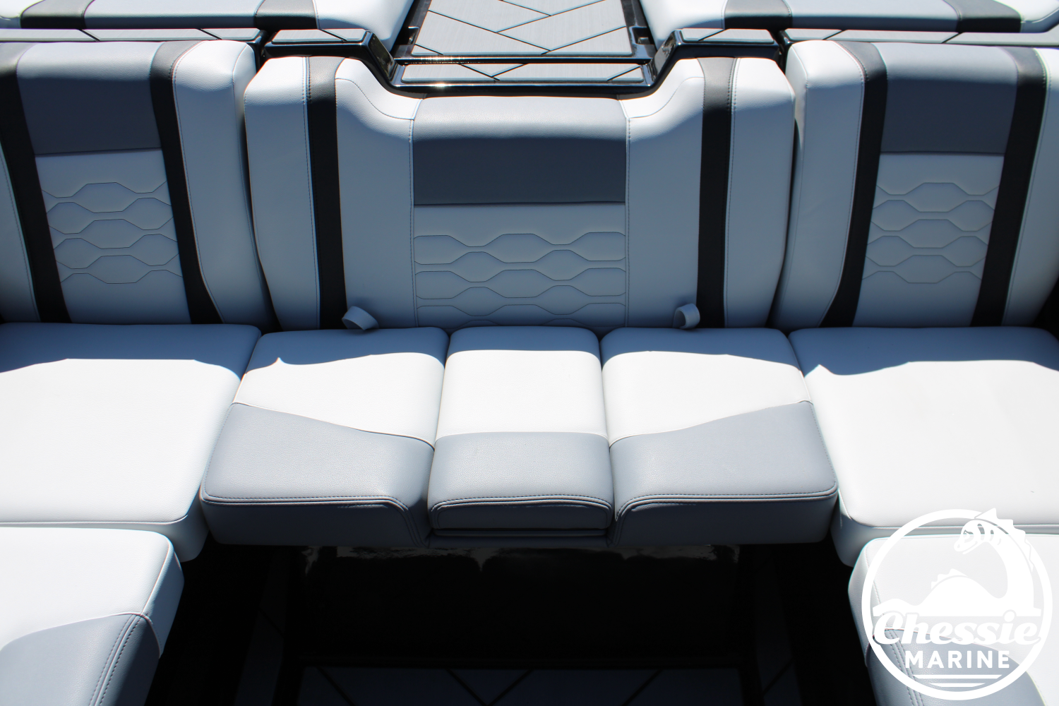 2027 Malibu 23 LSV