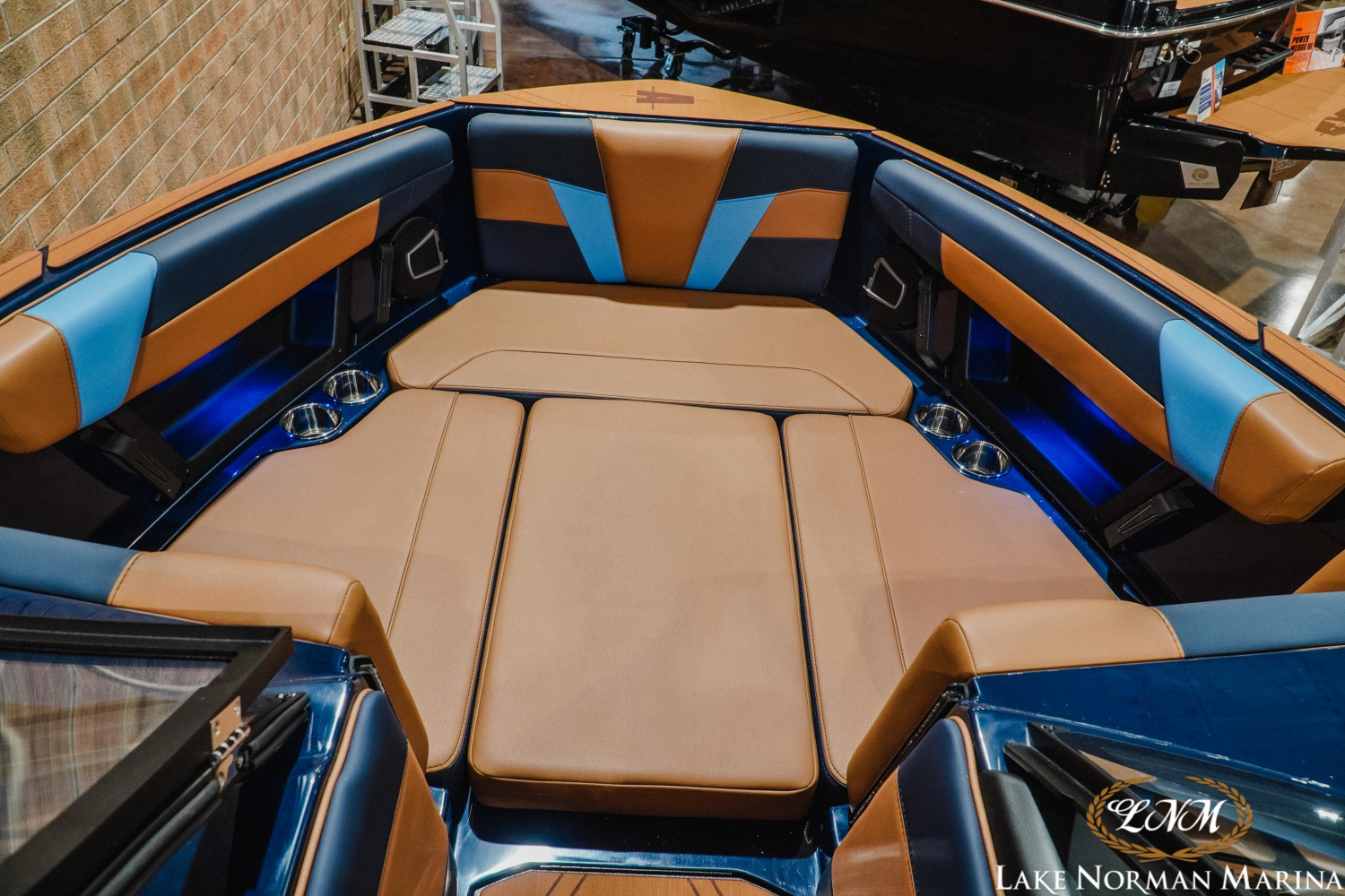 2027 Axis T250