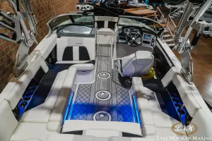 2019-mastercraft-x22-145380-image10