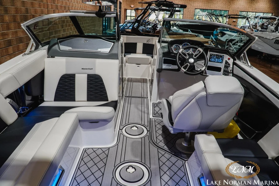 2019-mastercraft-x22-145380-image11