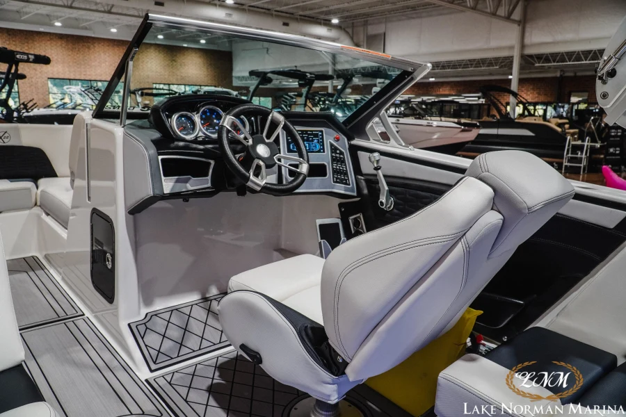 2019-mastercraft-x22-145380-image12