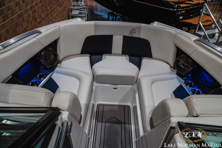 2019-mastercraft-x22-145380-image16