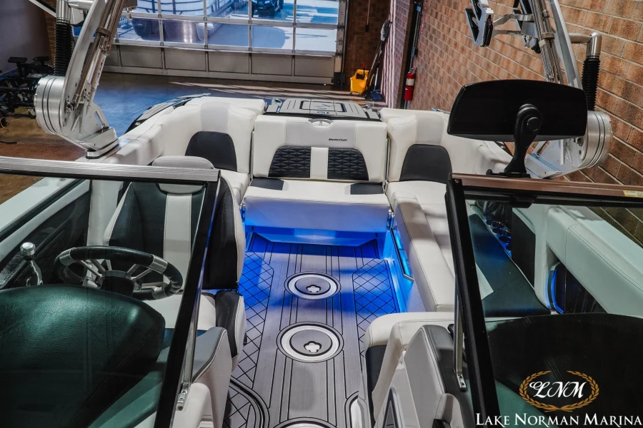 2019-mastercraft-x22-145380-image17