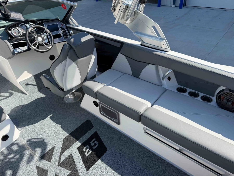 2020-mastercraft-xt25-145384-image13