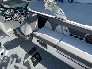 2020-mastercraft-xt25-145384-image13