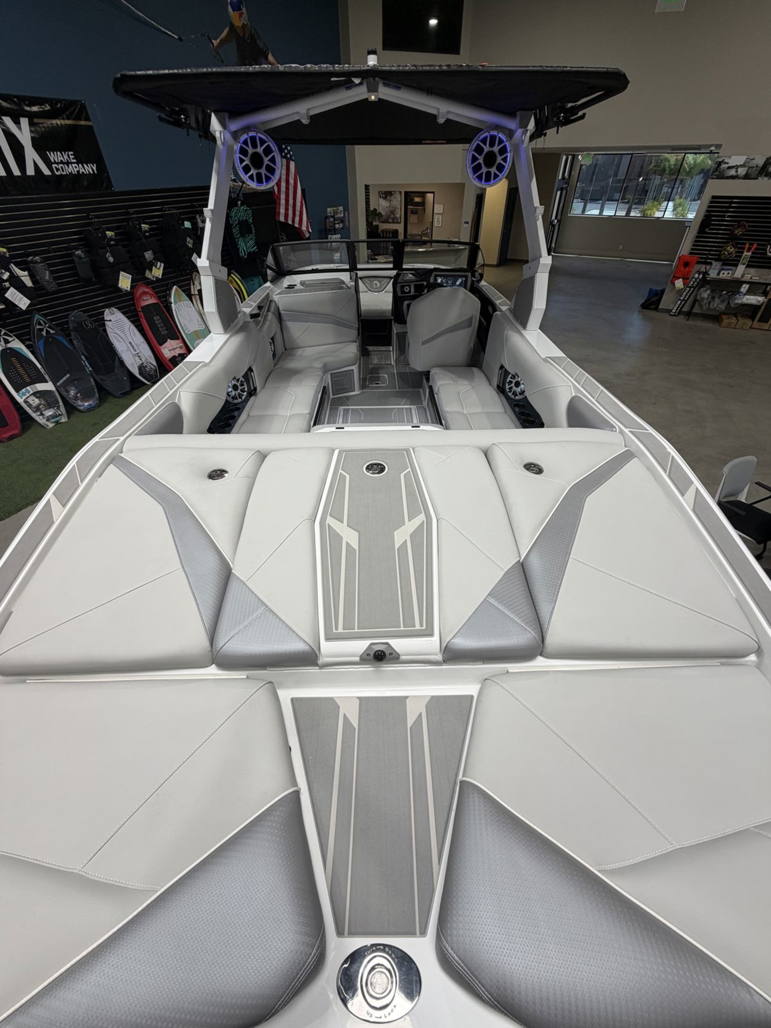2027 CENTURION Nv243