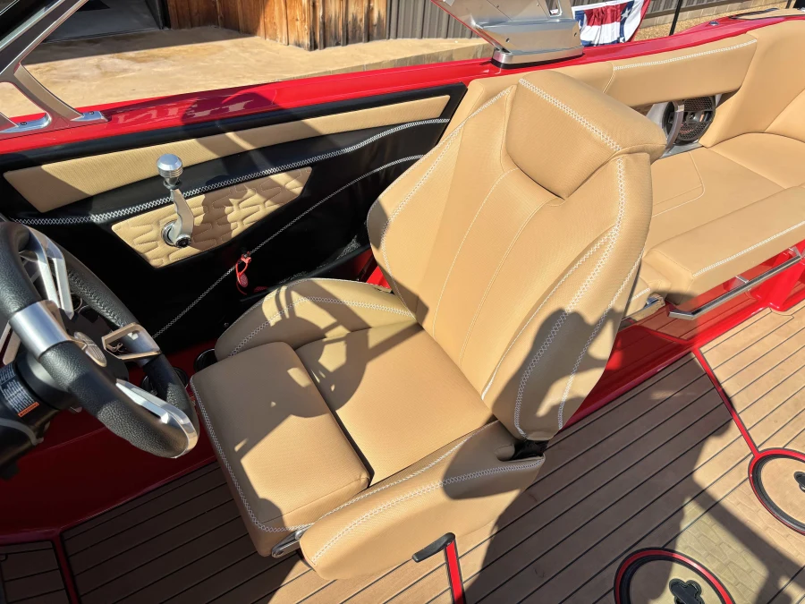 2021-mastercraft-x24-145388-image7