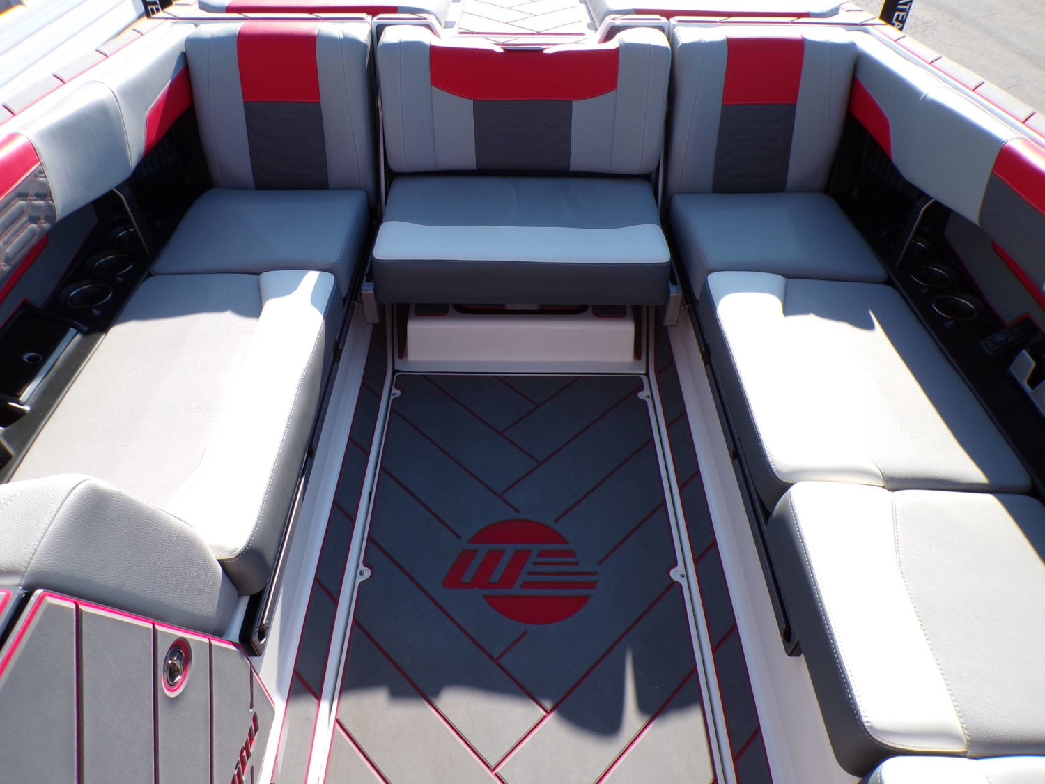 2022 Malibu Wakesetter 25 LSV