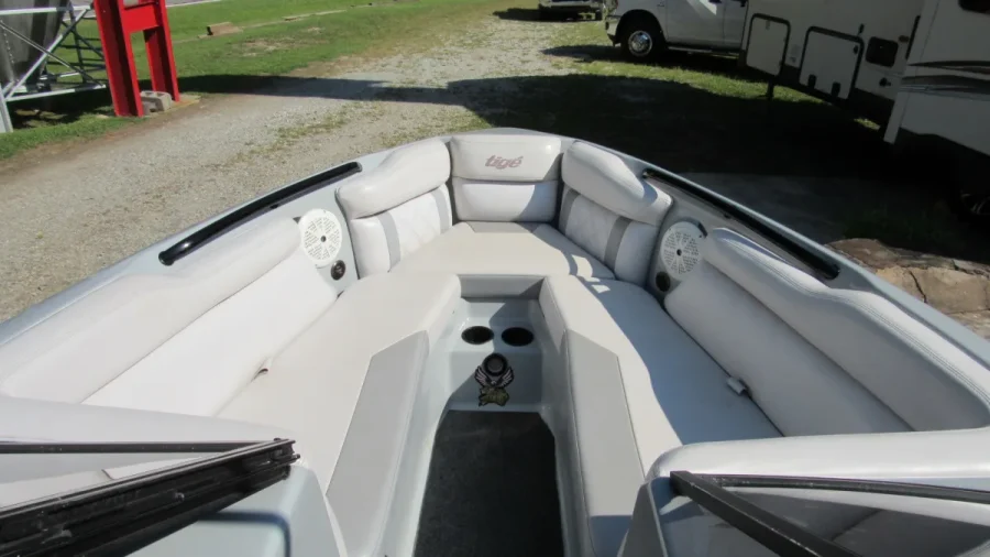 2002-tige-2300-145430-image12.webp