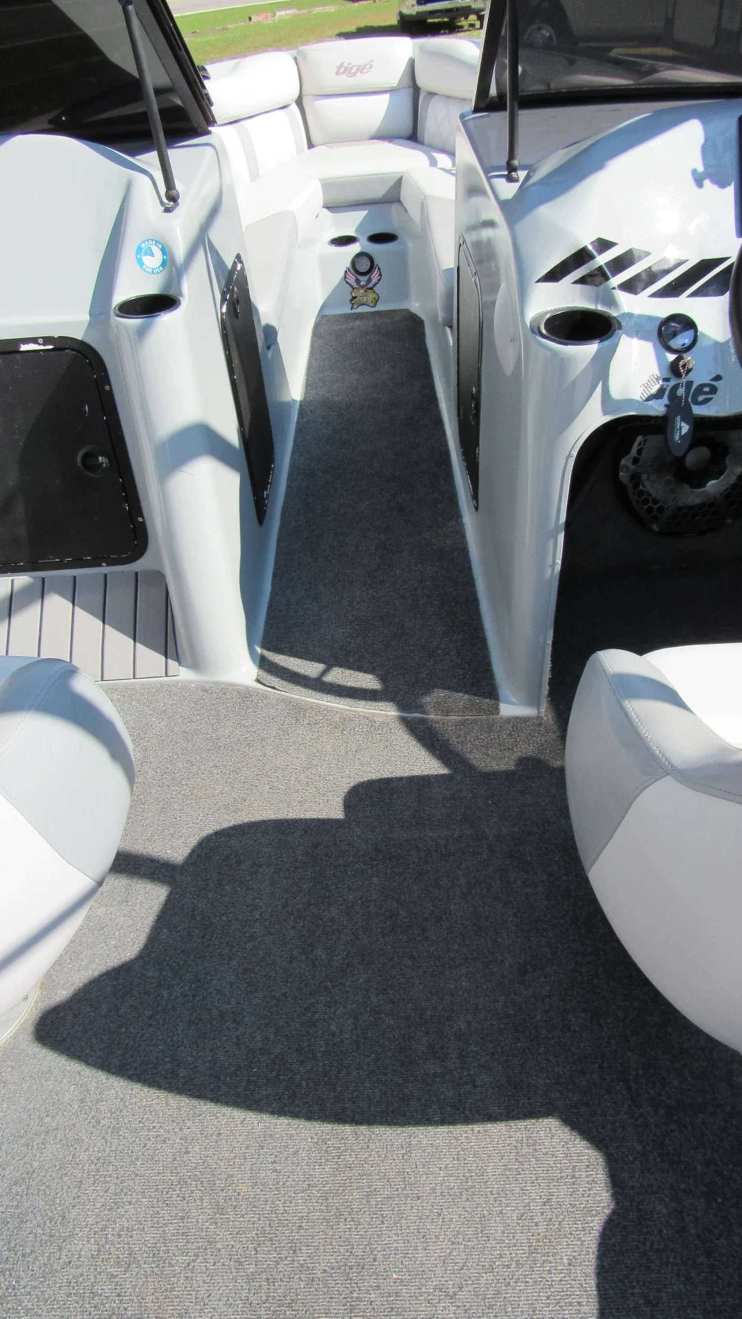 2002 Tige Boats V2300 W TRAILER 5.7  350 MAG TONS OF UPGRADES  ITS HERE TO BE SOLD 