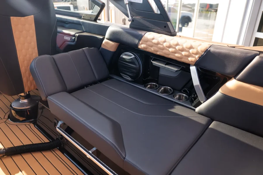 2027-mastercraft-xt22-145437-image27.webp