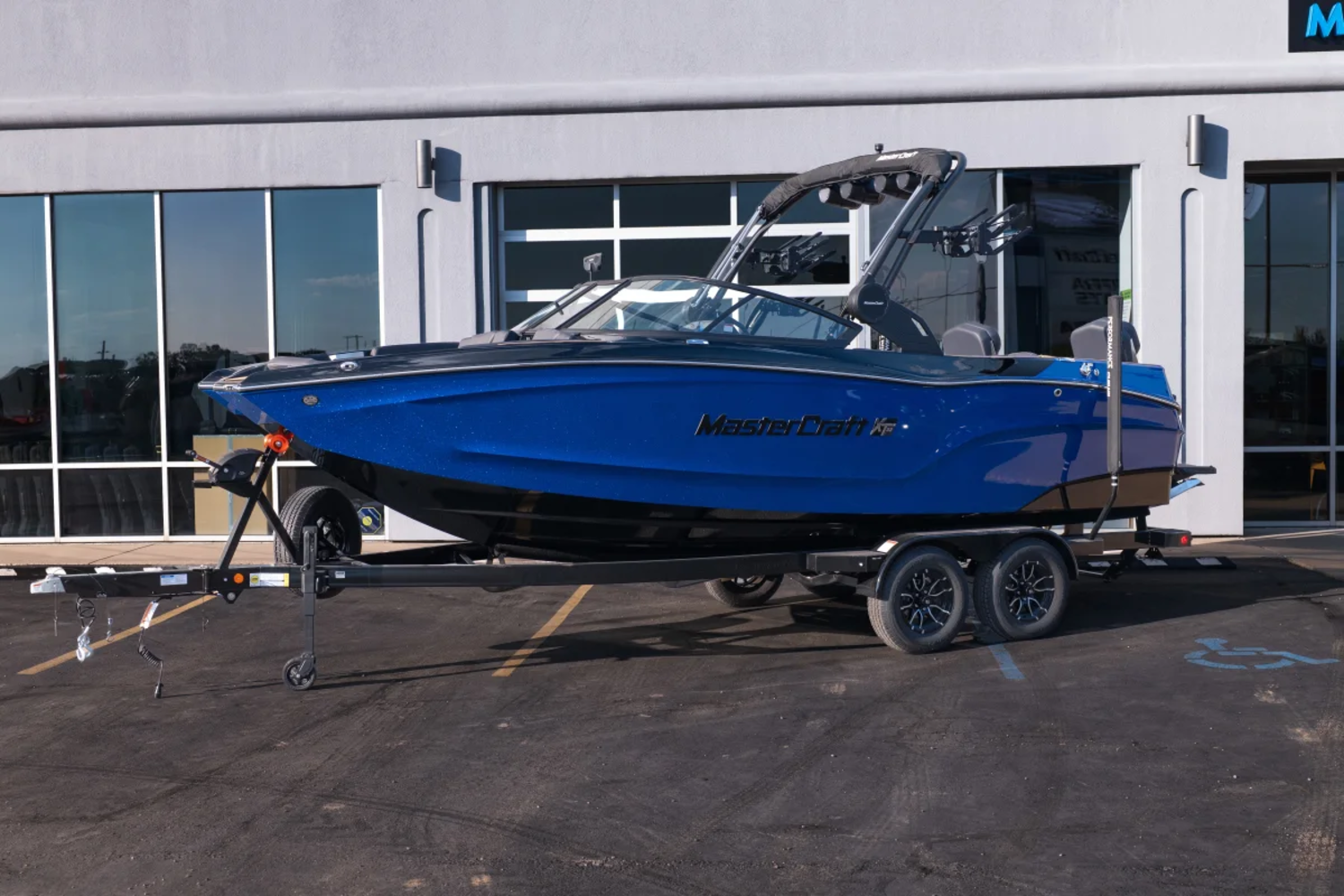 2027 MASTERCRAFT XT22 SAPPHIRE FLAKE & MIDNIGHT BLACK 