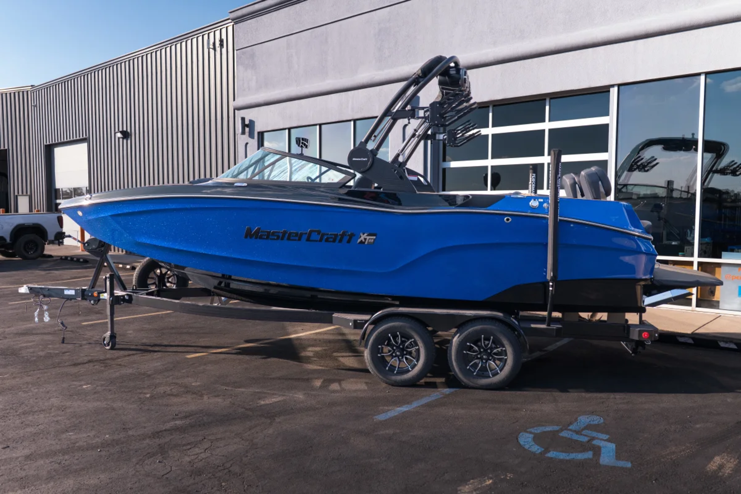 2027 MASTERCRAFT XT22 SAPPHIRE FLAKE & MIDNIGHT BLACK 