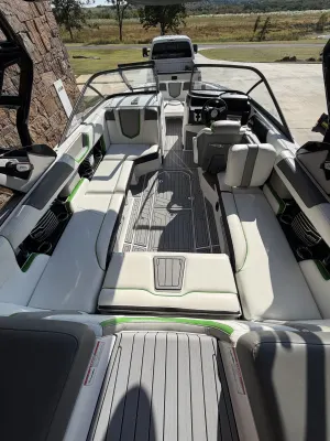 2017-nautique-g23-145458-image5.webp