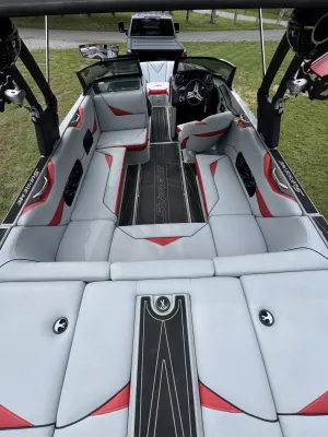 2019-supreme-s238-145493-image1.webp