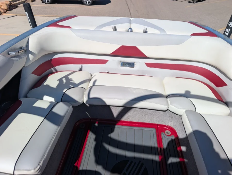 2016-malibu-wakesetter-23-lsv-145510-image2.webp