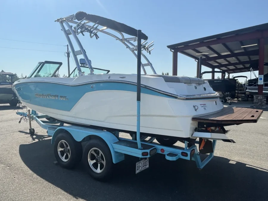 2017-mastercraft-nxt20-145516-image1.webp