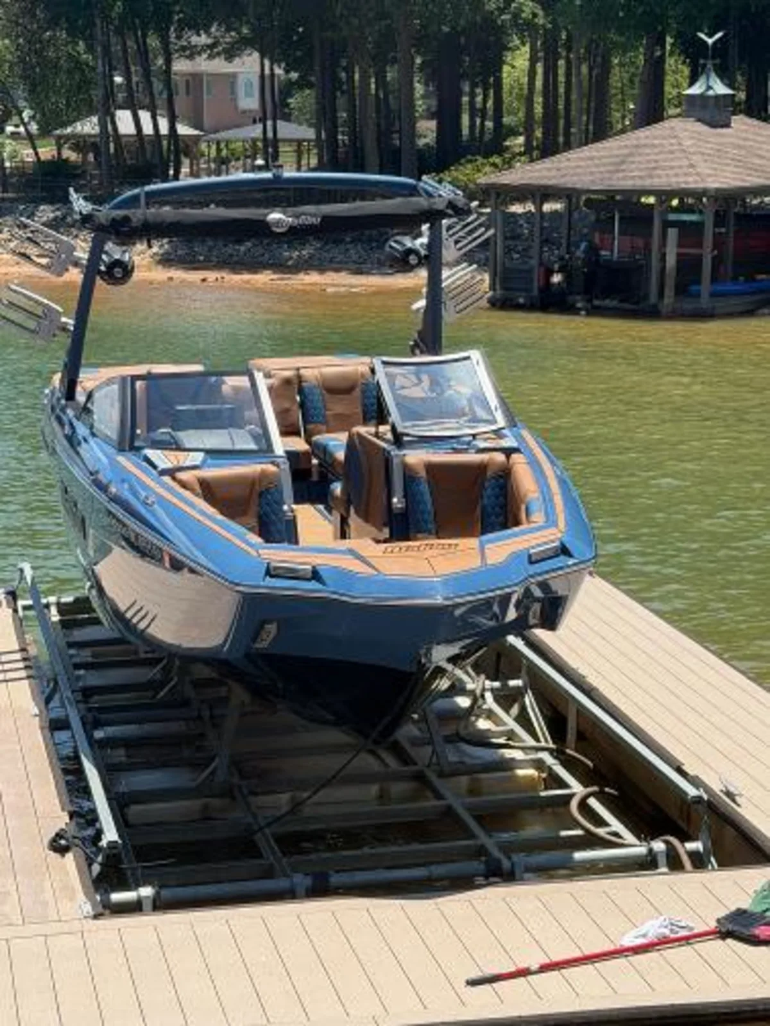 2022 Malibu Boats M220