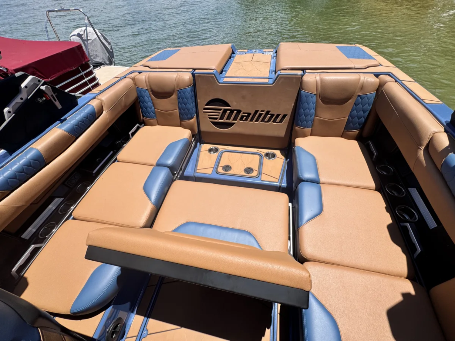 2022 Malibu Boats M220