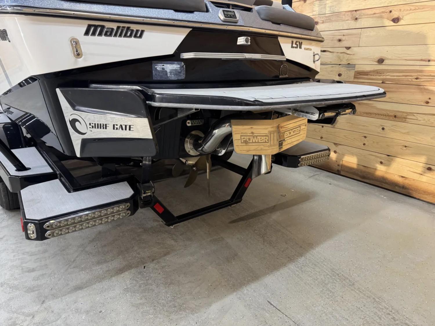 2019 Malibu 23 LSV Wakesetter 