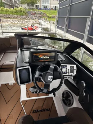 2021-malibu-wakesetter-25-lsv-145544-image4.webp