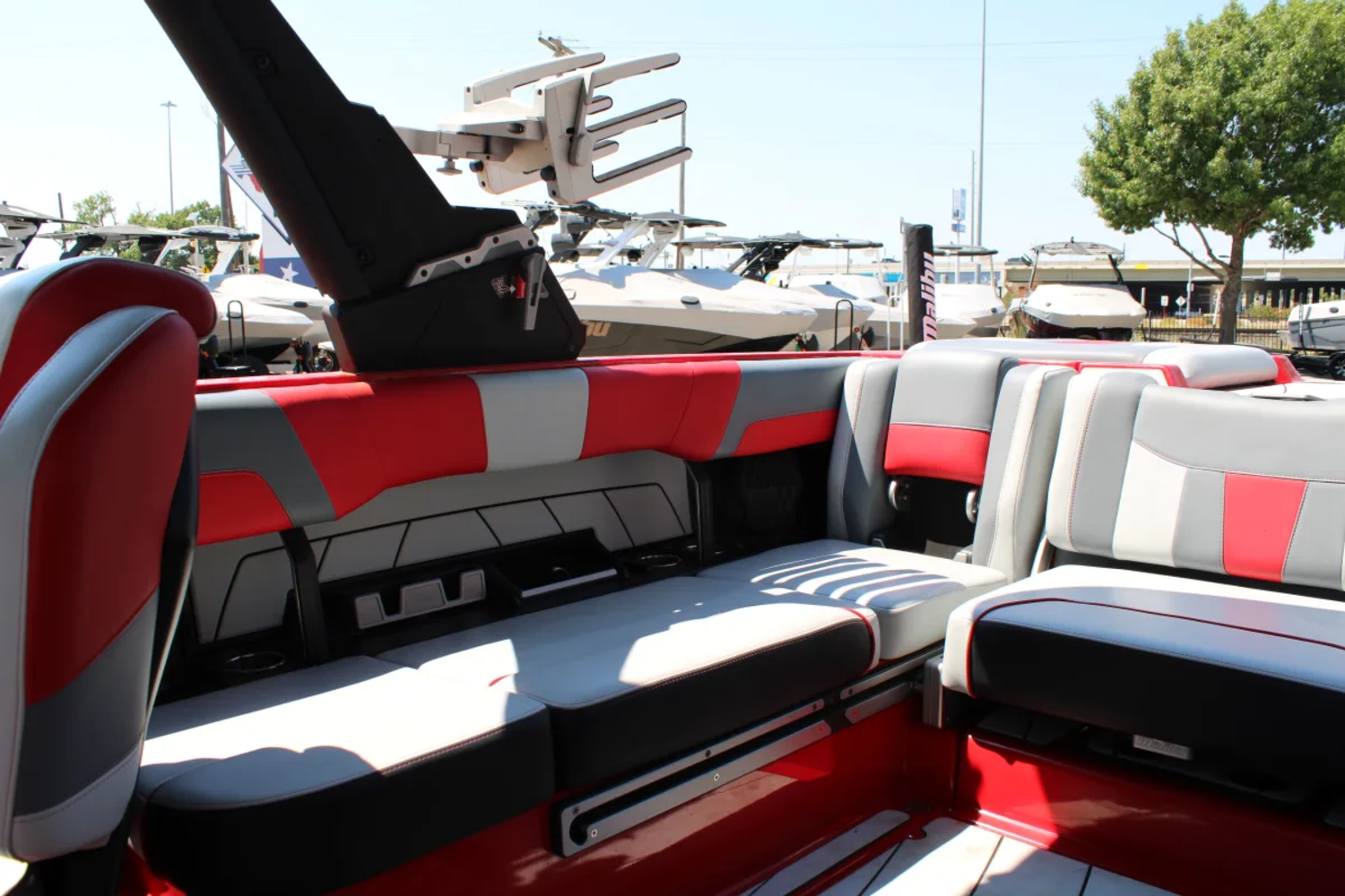 2022 Malibu 23 LSV