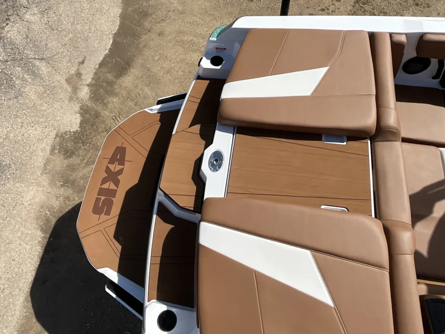 2027 AXIS T235 Wake boat