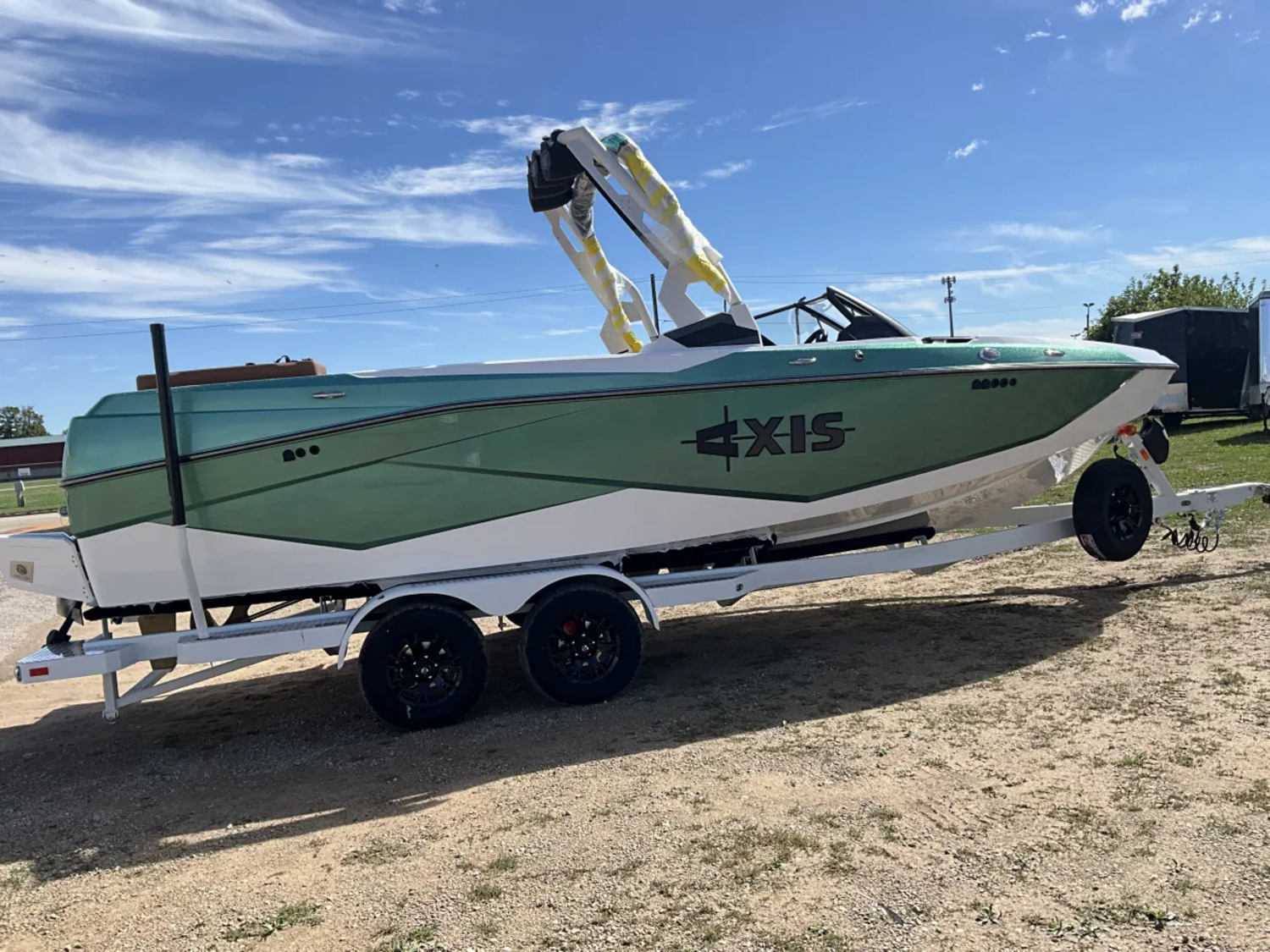 2027 AXIS T235 Wake boat