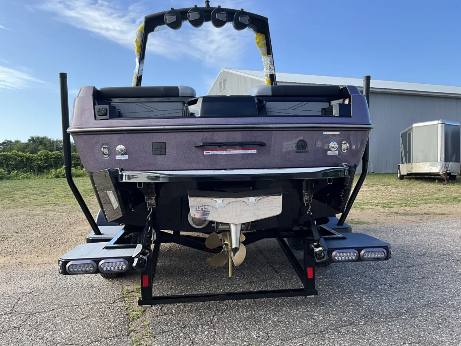 2027 AXIS T220 Wake boat