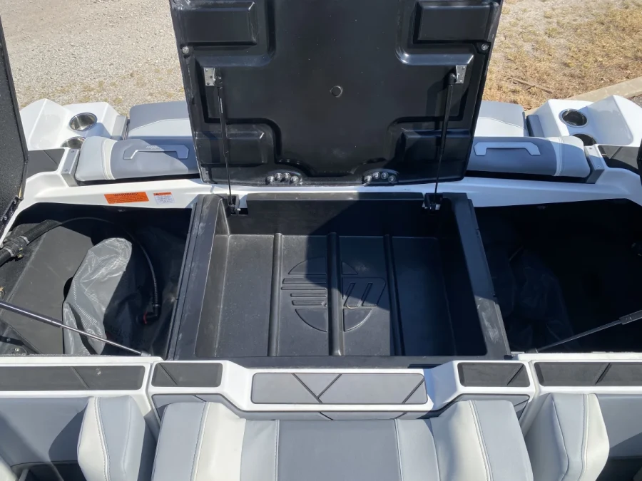 2023-malibu-wakesetter-26-lsv-145599-image27.webp