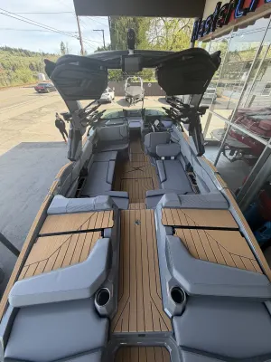2026-mastercraft-x24-145605-image6.webp